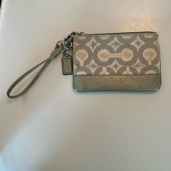 Coach cream canvas wristlet with leather trim. - Picture 7 of 8